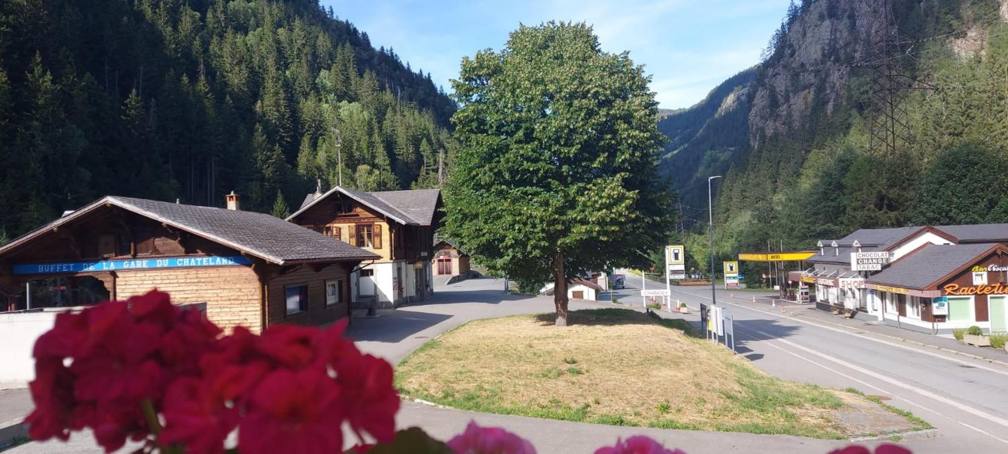 Hotel Les Touristes Chatelard Exterior foto
